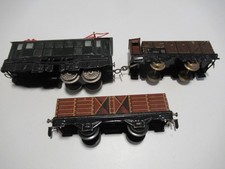 Spur 0 Konvolut 2 Stück Güterwagen,- E-Lok.