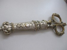 ANTIKE SCHERE MIT KÖCHER