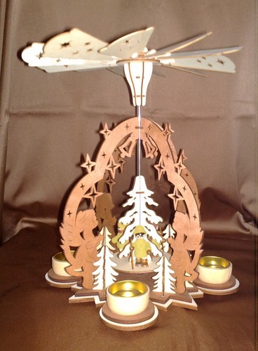 Weihnachtspyramide aus holz - weihnachtspyramide,