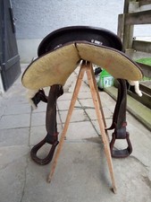 Cully Westernsattel, 46 cm Sitzfläche, Fender- / Steigbügelriemen, Lammfellgurt