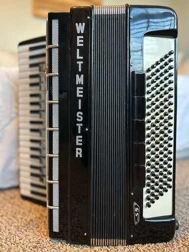 Accordions used 120 - used,