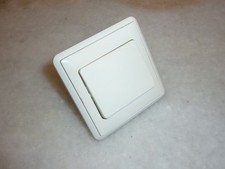 GIRA SANDARD alt cremeweiß 1