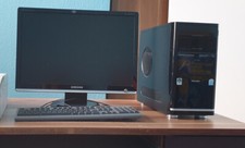 Pc mit Monitor und Tastatur 