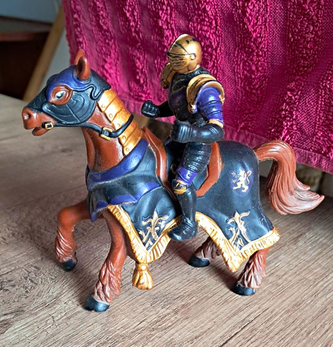 Ritter reiterfigur mit pferd - ritter-reiterfigur,