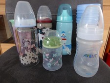 6 Baby-Flaschen und 5 Becher von NUK und AVENT