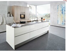 Einbauküche ELEMENTA BALI Musterküche griffloser Küchenkomfort weiss Hochglanz  