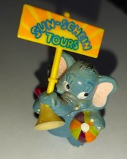 Elefant mit Ball, Megaphon u