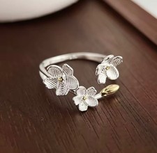 Ring mit Blumenmotiv – fein