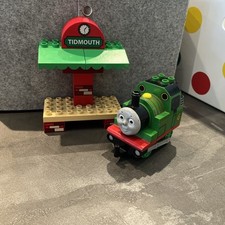 Lego Duplo PERCY mit Bahnhof Tidmouth aus Thomas und Freunde Lok mit Station DM
