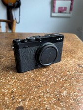 Fujifilm X-E4 nur Gehäuse (Body), schwarz mit Zubehörpaket - Fuji XE4