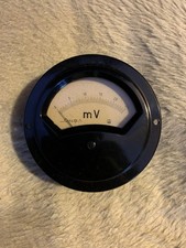 Altes Voltmeter  .