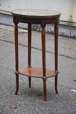 C26C04- Holz Beistelltisch mit Marmorplatte und Messing Beschlägen