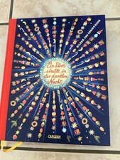 Ein Stern strahlt in dunkler Nacht. zur Weihnachtszeit. Carlsen