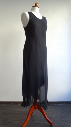 Schwarzes chiffon kleid mit - schwarzes,