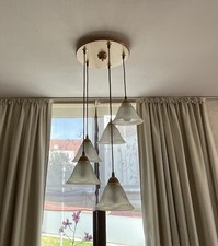 Schöne 5 flammige Pendelleuchte aus Erle Massiv und weißen Glasschirmen