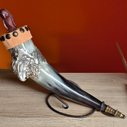 Trinkhorn mit verzierungen - trinkhorn,