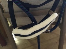 Halfter Set VB/Cob  blau/weiß  mit Webpelz mit passendem  Anbinder, Showmaster