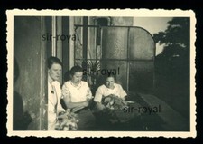 Wroclaw 1936 women sitting - wroclaw,
