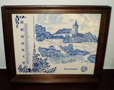 Burg Stargard, Bild mit Thermometer in Holzrahmen