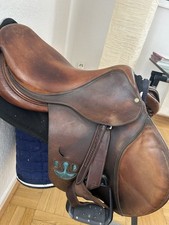 Springsattel der Marke Bruno Delgrange, Modell Virtuose, der Sitzgröße 17,5”