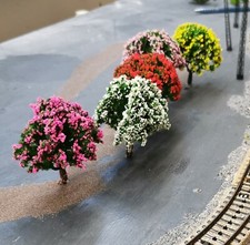 5 Bäume, rot, rosa, weiß