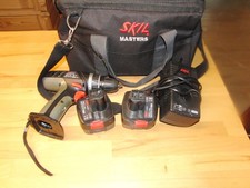 Skil Akkuschrauber 12 V  mit zwei Akkus, Ladegerät u. Tasche