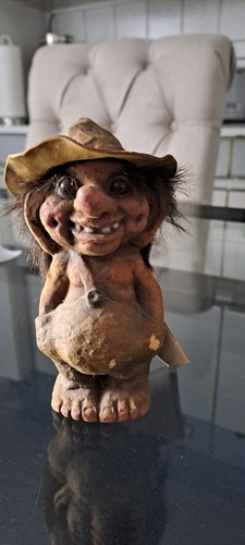 Nyform troll aus norwegen - troll,
