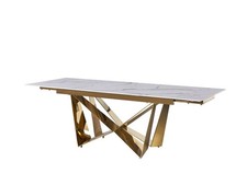 Moderner Esstisch mit