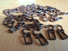 51 Faltenlegehaken mit 9 mm Öse für Gardinen Gardinenringe Überklipshaken braun