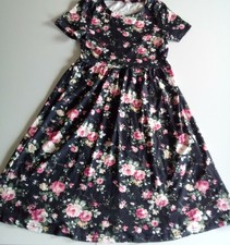 Niedliches Mädchenkleid Blumen Gr. 128/134 neu