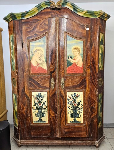 Prachtvoll bemalter