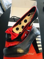 Lola Ramona Angie, 37 mit