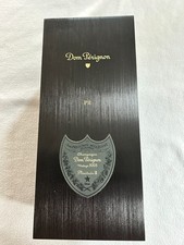 leere Dom Perignon Flasche Plénitude 2  in Metallbox