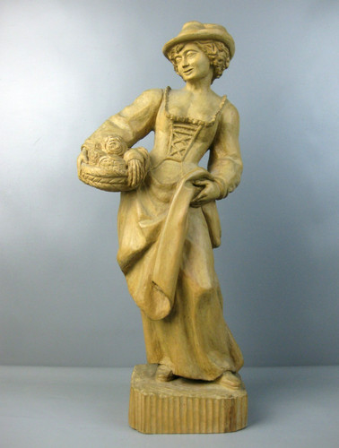 Große holzfigur trachtenfrau - holzfigur,
