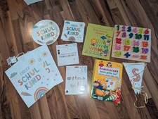 Schulkind, Schulstart, Deko, Bücher, Holzzahlen