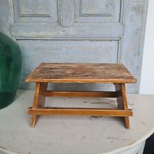 B0218 Schöner, alter Hocker ~