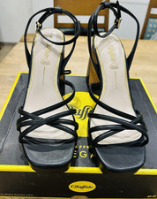Buffalo Cherry Cage Sandalen
