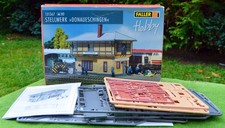 Faller H0 131395 Stellwerk Donaueschingen in geöffneter OVP
