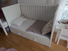 Baby-/Kinderbett von IKEA Modell Stuva mit Schubladen und Matratze 60x120cm
