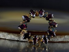 Brosche Silber 835 Granat rot vergoldet rund - elegant funkelnd & zeitlos schön