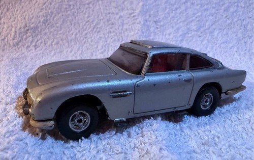 James bond 007 aston martin - bond,