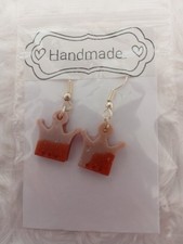 Ein Paar Ohrringe Handmade