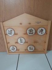 Goebel Hummel Wandregal mit 6