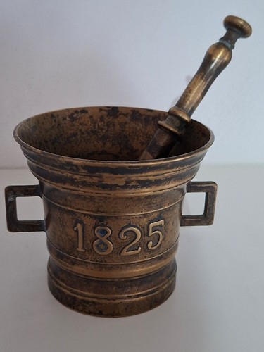 Antiker mörser mit stößel - mörser,