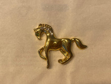 goldfarbene Pferde Stecknadel mit Schmucksteinen