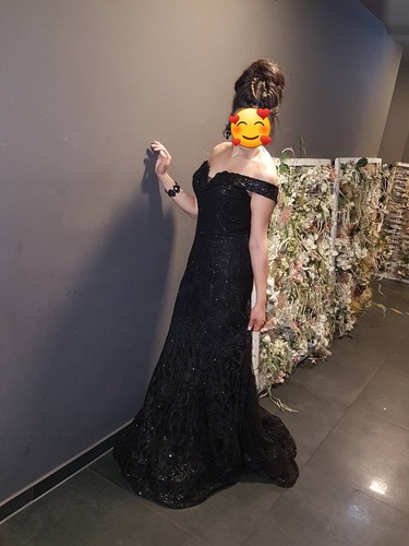 Schwarzes abendkleid mit - schwarzes,