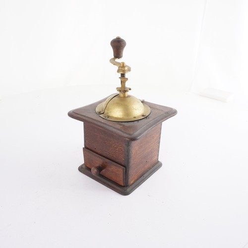 Alte kaffeemühle holz vintage - holz,