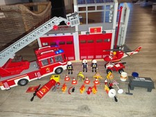 Playmobil Große Feuerwache (9462)  und  9463 Leiterfahrzeug mit viel Zubehör