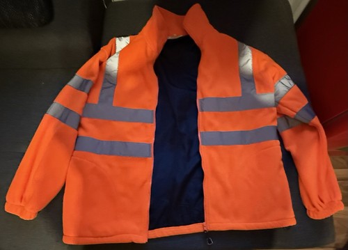 Warnjacke der marke stonekit - der,