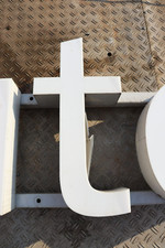 Leuchtreklame Buchstabe  " T "  LED